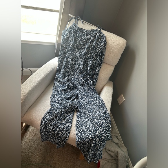 never worn jumpsuit - Picture 2 of 2